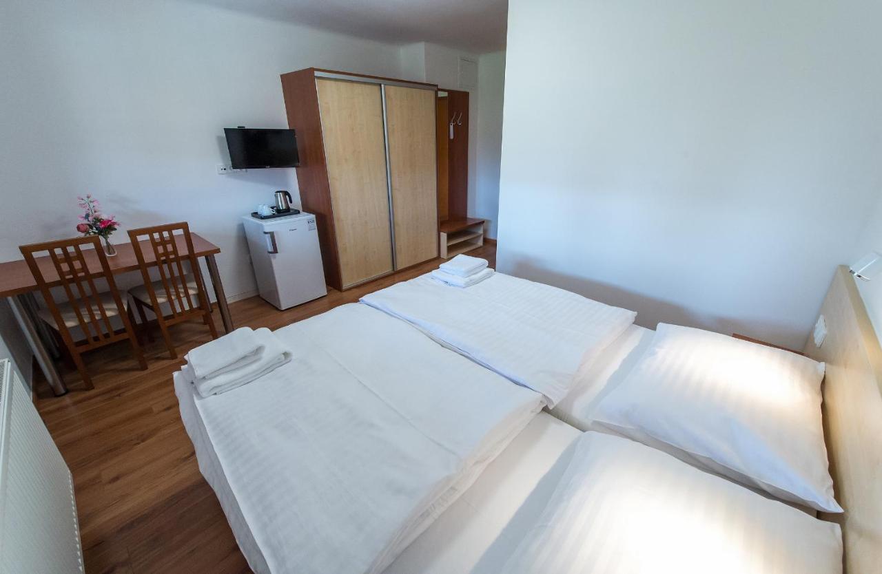 Penzion Leknin Třeboň Exteriör bild