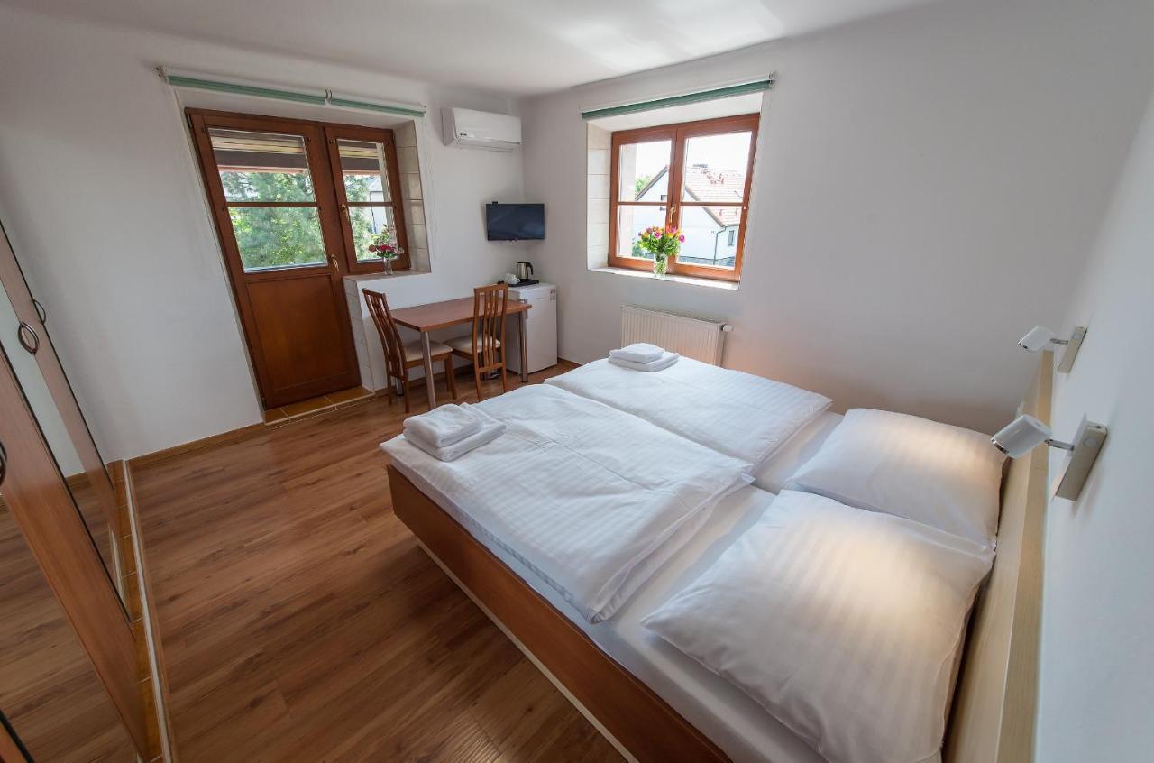 Penzion Leknin Třeboň Exteriör bild